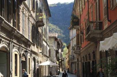 centre to brunate