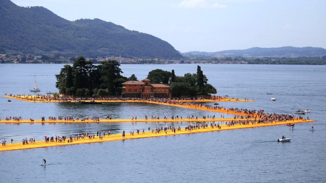 Floating Piers
