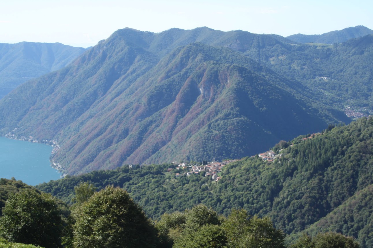 Looking down on Pigra