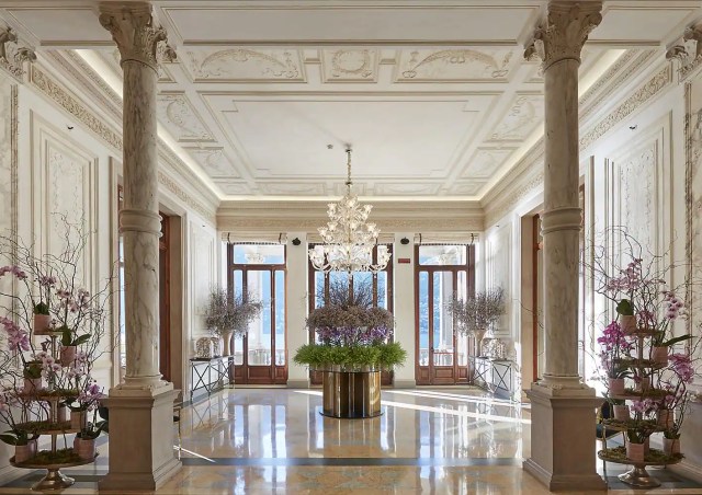 lake-como-hotel-lobby-01